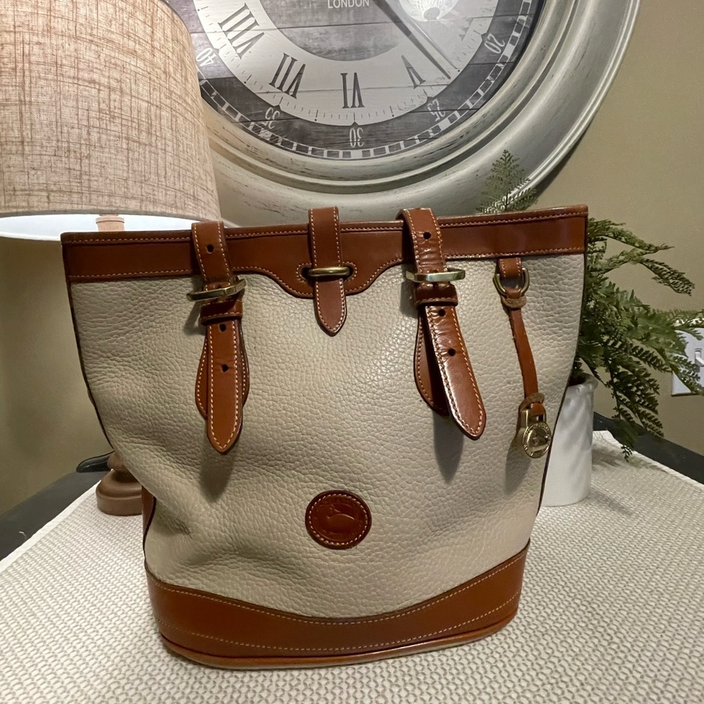 Vintage Dooney and Bourke Purse. Cream Color with Brown Trim.